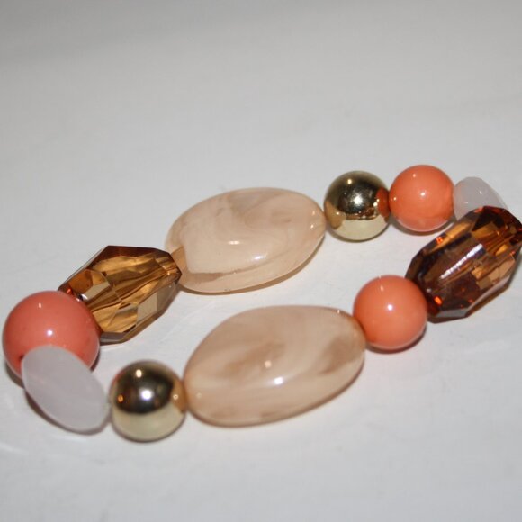 Beautiful gold and coral peach beaded bracelet 7" - Picture 1 of 3